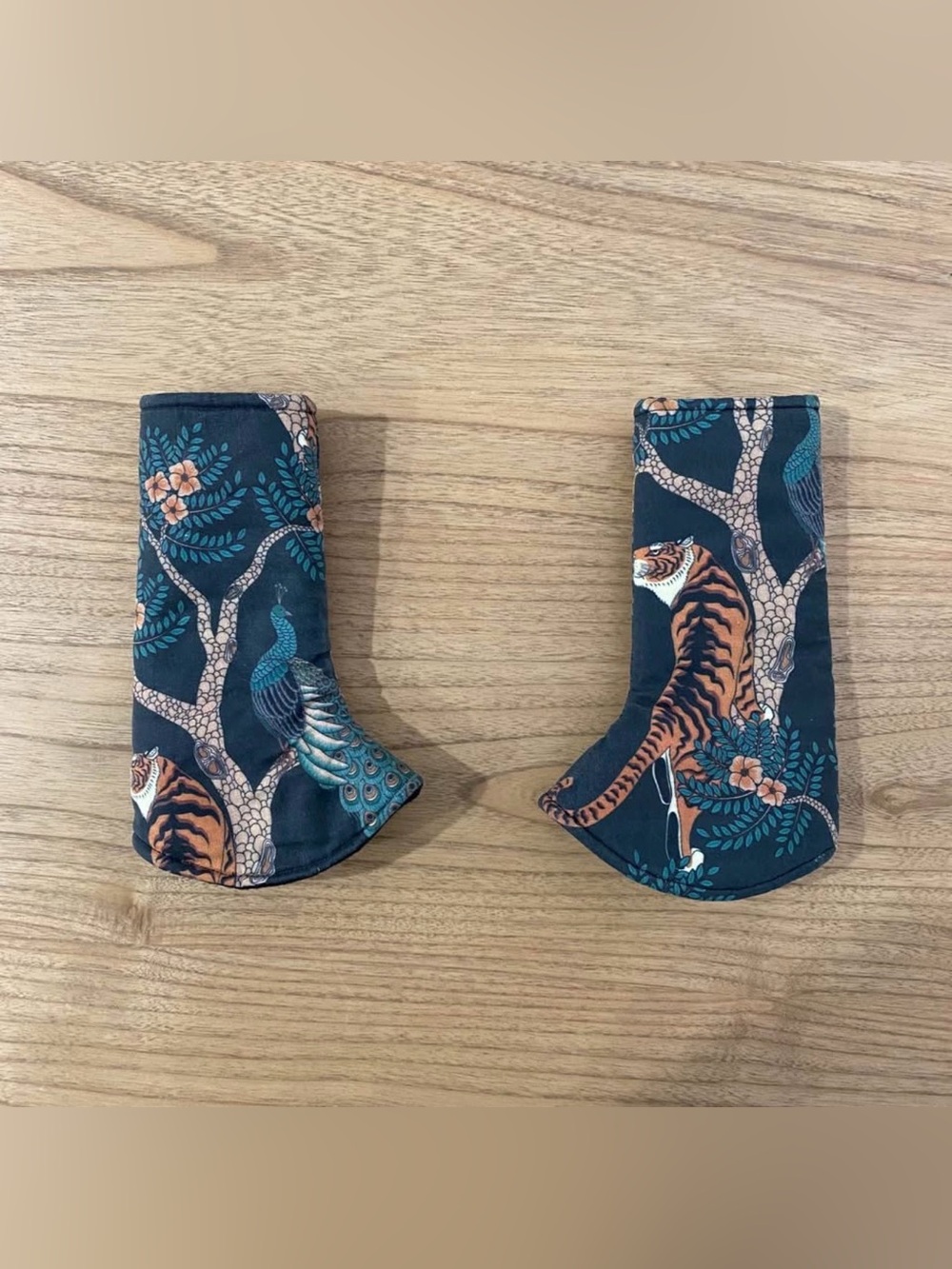 Reversible drool pads